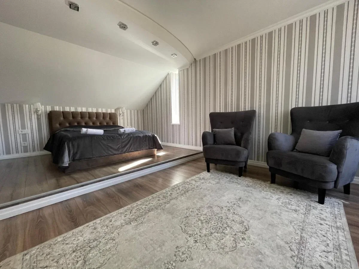 Liukso klasės apartamentas su balkonu — Prie Parko